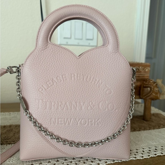 Return to Tiffany®
Mini Tote Bag
in Crystal Pink Leather - Picture 1 of 6